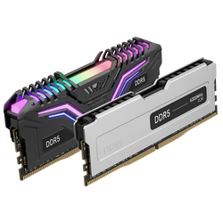 Φωτορεαλιστική εικόνα με δύο μνήμες DIMM RAM DDR5, μία gaming με RGB φωτισμό και μία standard, σε διάφανο φόντο – Techbox