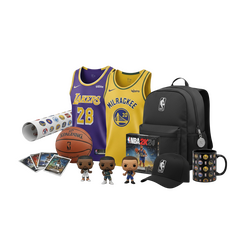 Φωτορεαλιστικό σετ NBA: φανέλες LeBron James, Giannis Antetokounmpo, Curry, μπάλα Spalding, Funko POP! NBA, trading cards, video game NBA 2K24, καπέλο, κούπα, σακίδιο, poster, μπρελόκ – όλα grouped σε διαφανές φόντο, σε στυλ premium eShop του Techbox