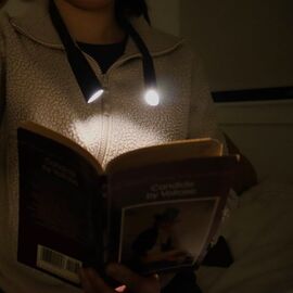 Hands-Free Book Light / Gadgets