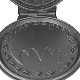 DC Comics Batman Waffle maker |  Techbox