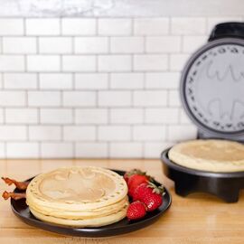 DC Comics Batman Waffle maker |  Techbox