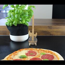 Winkee - Pizza Cutter - Guitar Pizza Cutter with Stand / Gadgets