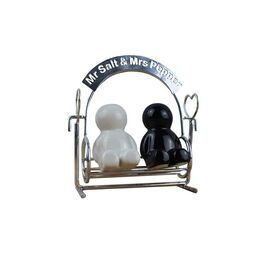 Winkee - Mr Salt & Mrs Pepper Shakers - Salt and Pepper Dispenser / Gadgets