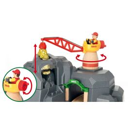 BRIO - Crane and Mountain Tunnel (33889) / Toys