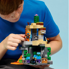LEGO - Minecraft – The Zombie Dungeon (21587) / Toys