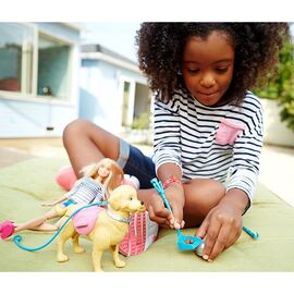 Barbie - Walk and Potty Pup (DWJ68) / Toys