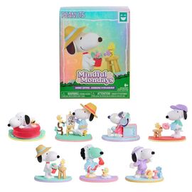 Peanuts Snoopy assorted surprise stage figure