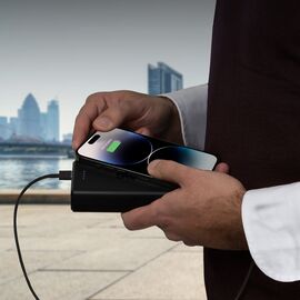Fast charge power bank: 20,000 mAh, 2 USBs Black | Techbox