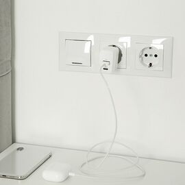 Qoltec 51825 GaN 45W charger| 5-20V | 1.5-3A | 1 x USB-C PD | 1x USB QC 3.0 | White