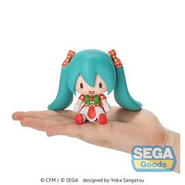 Character Vocal Series 01: Hatsune Miku Fuwa Petit Chibi Figure Hatsune Miku x Love and Berry Dress Up and Dance! Lovely Strawberry 8 cm