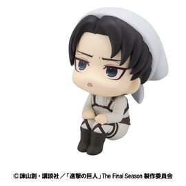 Attack on Titan Look Up PVC Statue Levi Cleaning up Ver. 11 cm