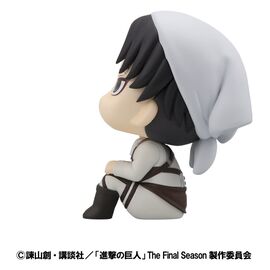 Attack on Titan Look Up PVC Statue Levi Cleaning up Ver. 11 cm