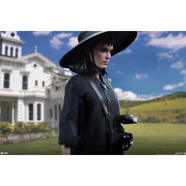 Beetlejuice Action Figure 1/6 Lydia Deetz 25 cm