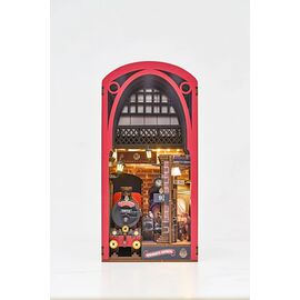 HARRY POTTER - BOOK NOOK KIT - Hogwarts Express - 238pc + LED Light