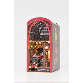 HARRY POTTER - BOOK NOOK KIT - Hogwarts Express - 238pc + LED Light