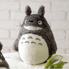 MY NEIGHBOUR TOTORO - Grey Totoro Smiling - Acrylic Plush M