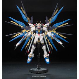 GUNDAM - Model Kit - Real Grade - ZGMF-X20A Strike Freedom - 13 CM