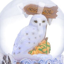 Harry Potter - Hogsmeade Village Snow Globe / Fan Shop and Merchandise