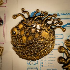 Dungeons & Dragons 50th Anniversary Beholder Twin Medallion Set / Fan Shop and Merchandise