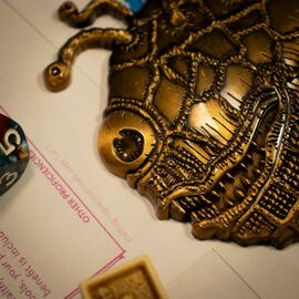 Dungeons & Dragons 50th Anniversary Beholder Twin Medallion Set / Fan Shop and Merchandise