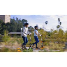 Razor - A5 Lux Light Up Scooter - Green (13073033) / Toys