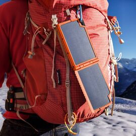 Xtorm - XR105 Solar SuperCharger 10.000 mAh / Electronics