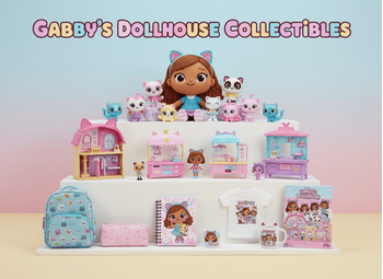 Banner με Gabby, Pandy Paws, Cakey Cat, MerCat, λούτρινα, κασετίνα, καπέλο, σανδάλια, γυαλιά, μπουκάλι, ομπρέλα και playset Gabby's Dollhouse σε παστέλ gradient ράφι – Kids Techbox