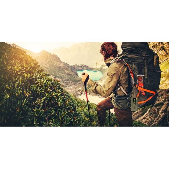 Manta - Portable Emergency crank FM Radio, Solar Power Bank, Flashlight / Electronics - Powerbanks - Smartphone Chargers - Techbox