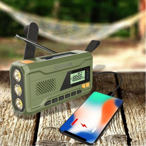 Manta - Portable Emergency crank FM Radio, Solar Power Bank, Flashlight / Electronics - Powerbanks - Smartphone Chargers - Techbox