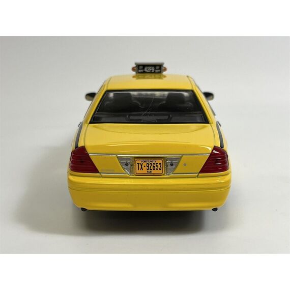 Greenlight Collectibles - 1/24 Creed (2015) - 1999 Ford Crown Victoria Philly Taxi / Fan Shop and Merchandise - Replicas - Collectibles - Techbox