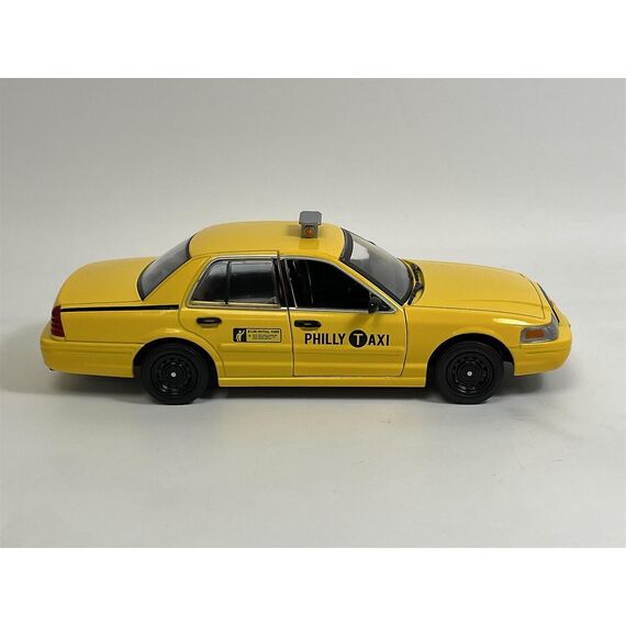 Greenlight Collectibles - 1/24 Creed (2015) - 1999 Ford Crown Victoria Philly Taxi / Fan Shop and Merchandise - Replicas - Collectibles - Techbox