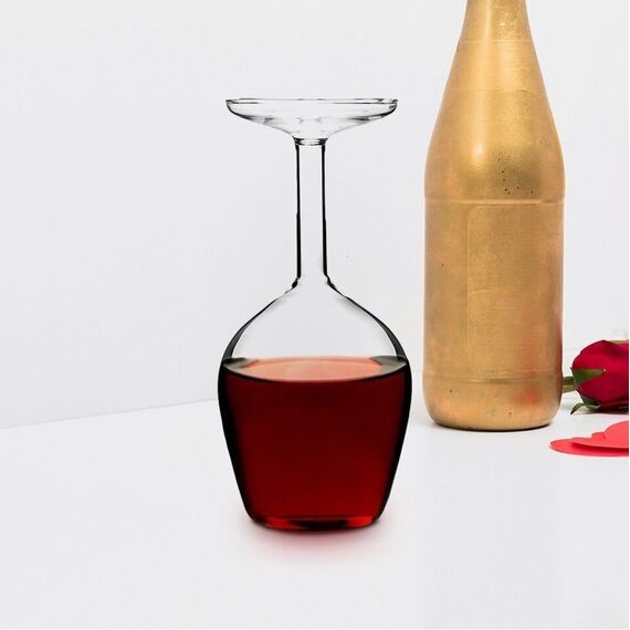 Upside Down Wineglass / Gadgets