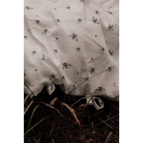 Vanilla Copenhagen - Bedding Baby - Honeybee Happy - Milk - 70 x 100 cm, 40 x 45 cm (BEDB3724) / Baby and Children