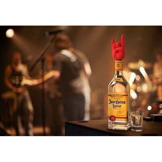 Winkee - Rock Hand Bottle Pourer / Gadgets