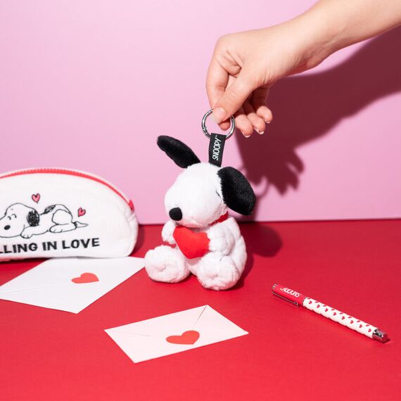 Peanuts Snoopy plush keychain |  Techbox