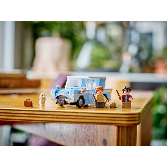 LEGO Harry Potter - Flying Ford Anglia (76424) / Toys