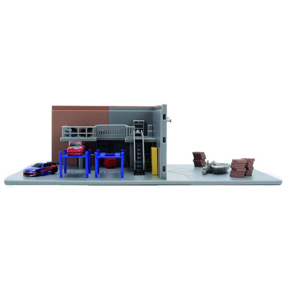 Fast & Furious Hans garage diorama replica
