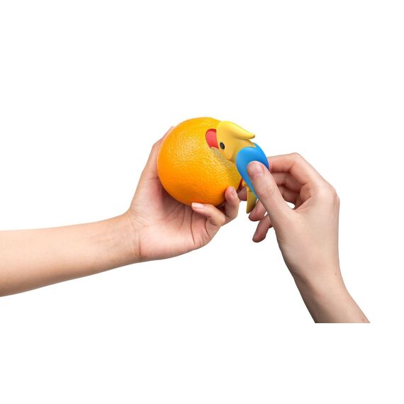 Winkee - Citrus Peeler Parrot - Yellow, Blue, Red / Gadgets
