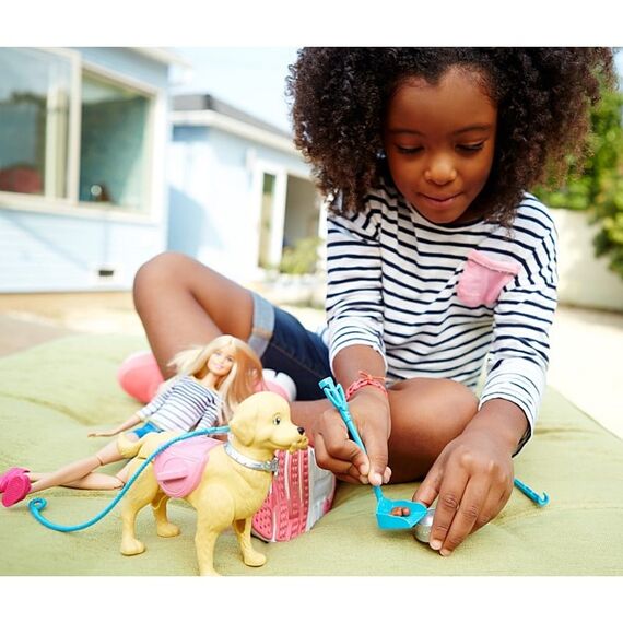 Barbie - Walk and Potty Pup (DWJ68) / Toys