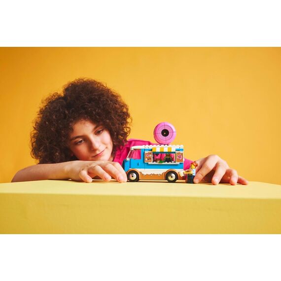 LEGO - LEGO City - Doughnut Truck (60452) / Toys |  Techbox
