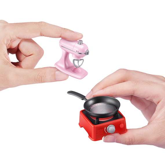 Mini Brands - Magic Cook Kitchen S1 - Steak with Pan / Toys