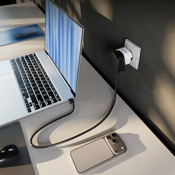 Adapter from IT wall plug to Universal plug