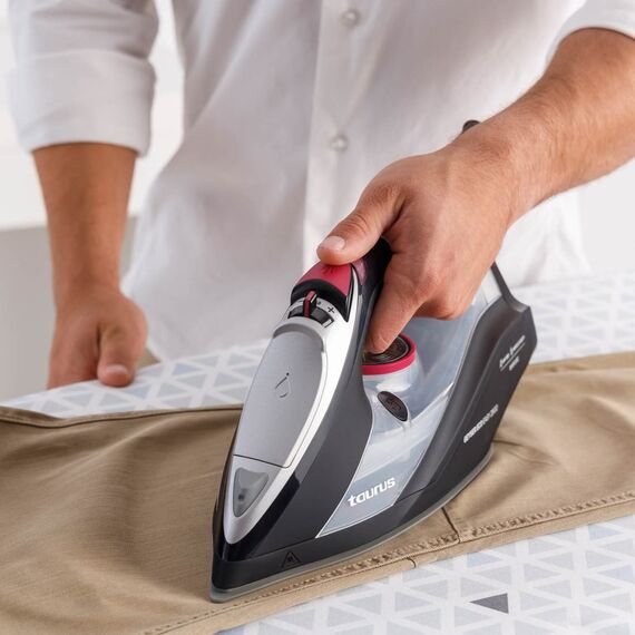 Taurus Geyser Eco 2800W Iron - Steam Irons - Home - Techbox