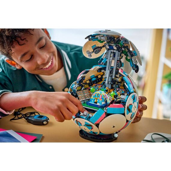 LEGO EDITIONS 43019 Soccer Ball |  Techbox