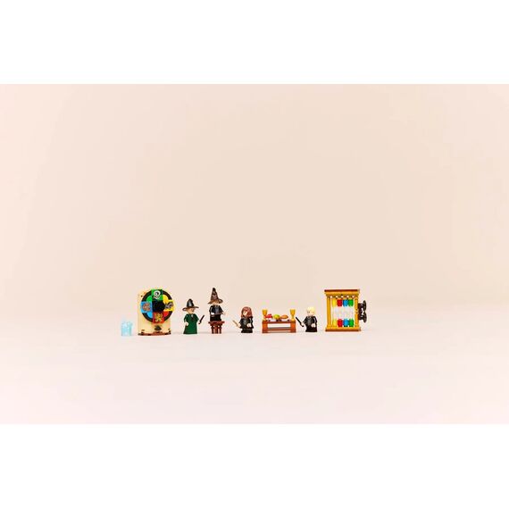 LEGO HARRY POTTER 76460 Hogwarts Castle - Sorting Hat Ceremony |  Techbox