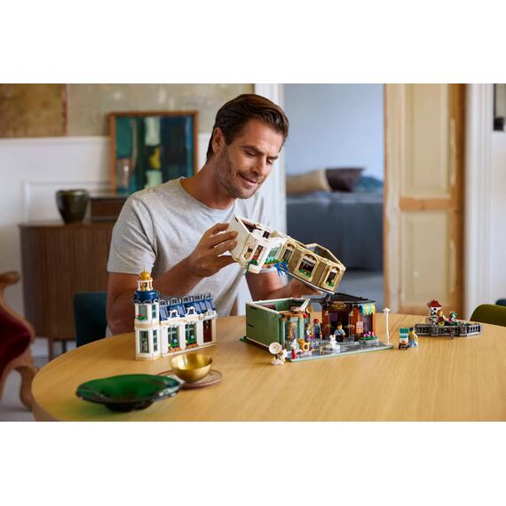 LEGO ICONS 11371 Shopping Street |  Techbox