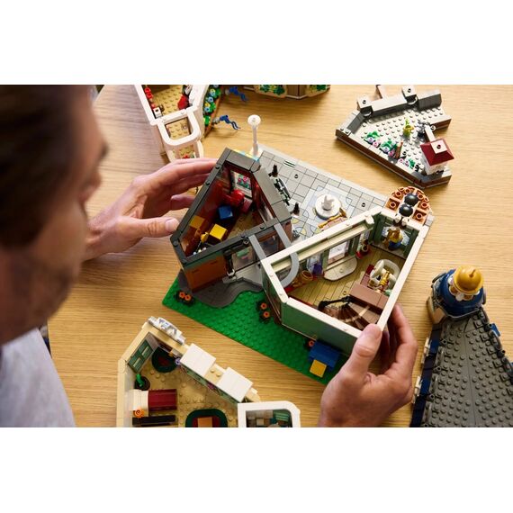 LEGO ICONS 11371 Shopping Street |  Techbox