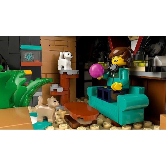 LEGO ICONS 10350 Tudor Corner |  Techbox