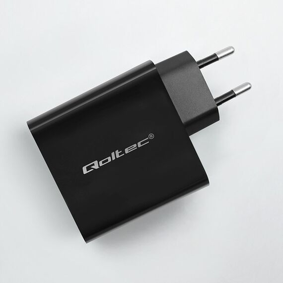 Qoltec 52381 Super Quick PD charger | 1xUSB-C | 1xUSB| 90W | 5-20V | 2.4-4.35A | Black | Techbox