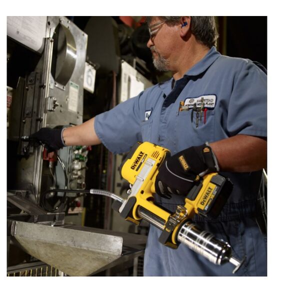 DeWALT DCGG571M1 power grease gun | Techbox
